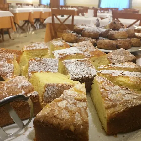 Brennero E Varsavia فندق مونتيكاتيني تيرمي